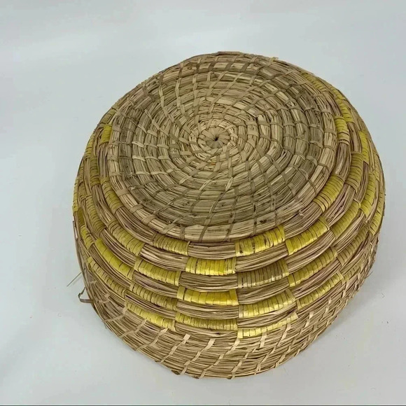 Handwoven coiled 9x15 sweetgrass basket - Picture 3 of 7